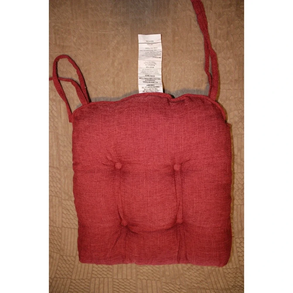 Puredown Chair Pad 15.5x15.5 Burgundy Red Tufted Non-Slip Dining Kitchen 4 Pack